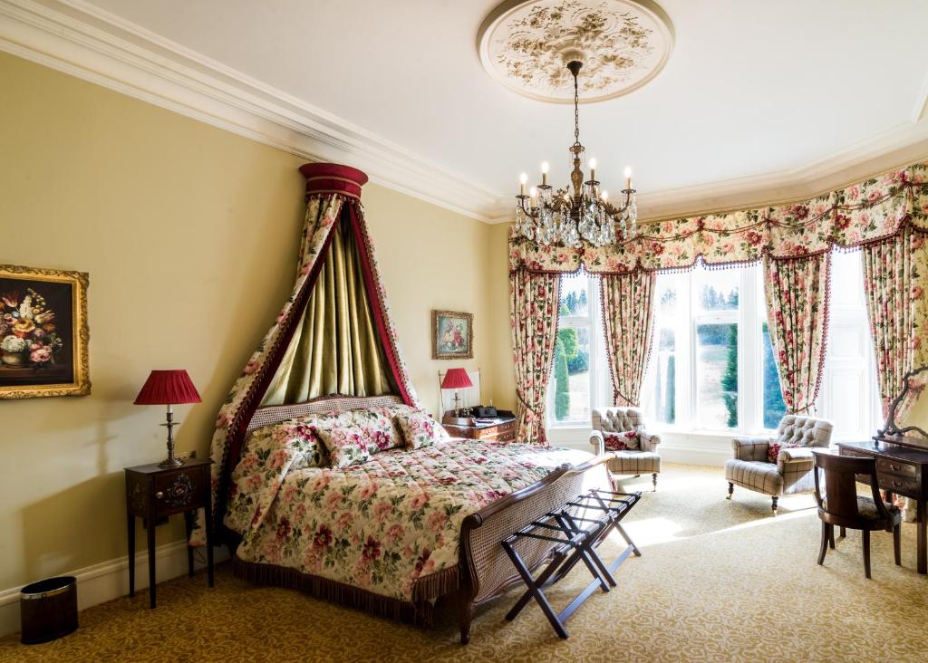 Crossbasket Castle, Hotel & Restaurant photo