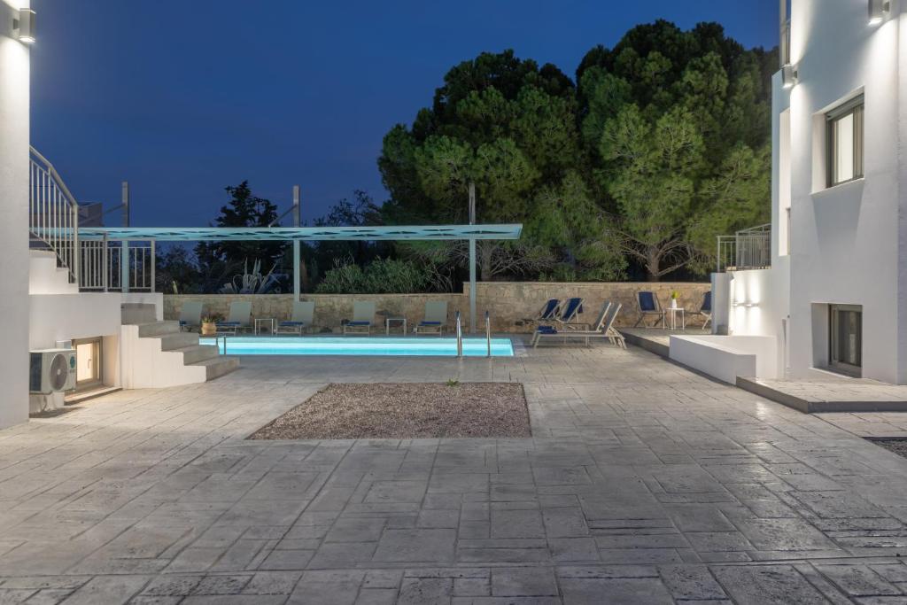 Bazén v ubytování Crabstone Brand New Complex with Pool nebo v jeho okolí