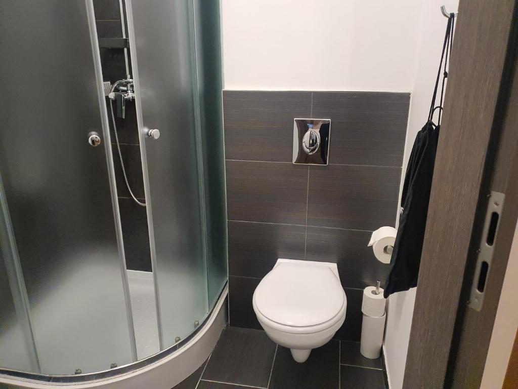 Koupelna v ubytování Váralja Home