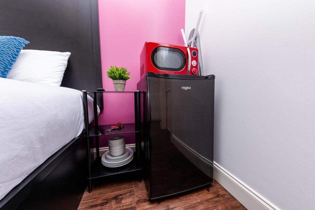 TV a/nebo společenská místnost v ubytování 30-A Inn & Suites