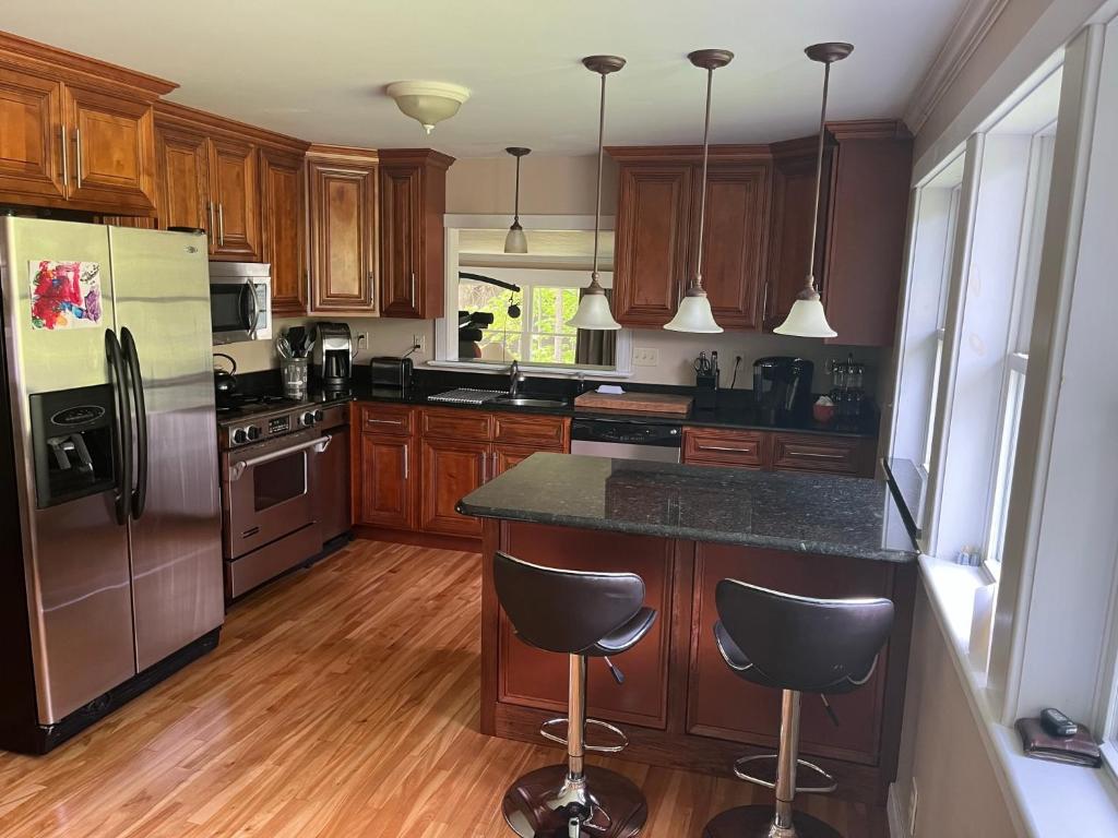 Nhà bếp/bếp nhỏ tại Lovely home near Stowe, shopping and trails