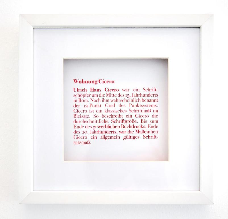 a framed picture of a poem in a white picture frame at Alte Druckerei Cicero in Norderney