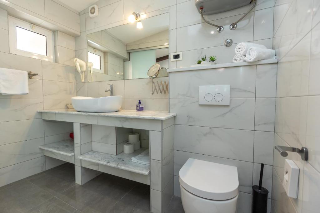 Kúpeľňa v ubytovaní Nautical apartment old Town Zadar - with roof terrace