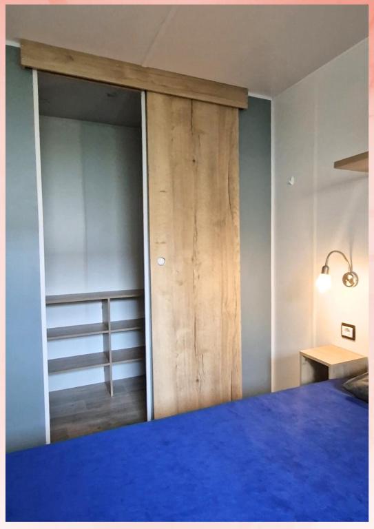 Photo de la galerie de l'établissement Les Sables du Midi, Agréable Mobilhome 6 personnes Valras Plage, à Valras-Plage 32 autres photos