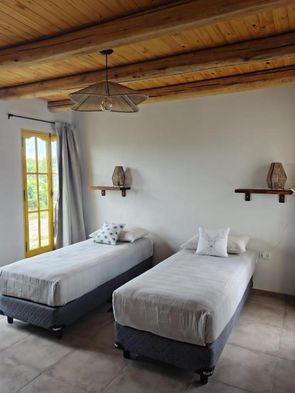 Postel nebo postele na pokoji v ubytování Finca Rosablanca