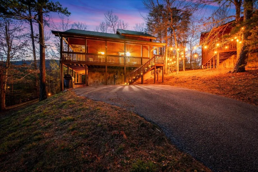 Family Retreat- Hot Tub- Pool Table- Fire Pit- BBQ Grill- Kids Zone- Arcade Games