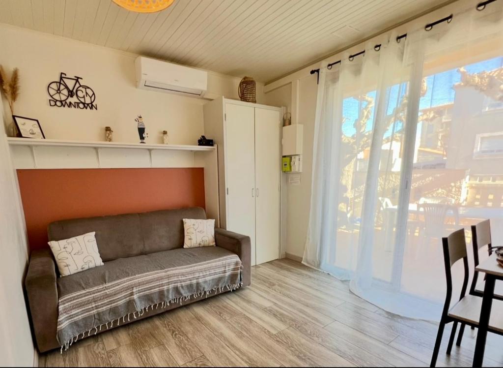 Posedenie v ubytovaní T2 avec terrasse ombragée et parking À 100m de la plage