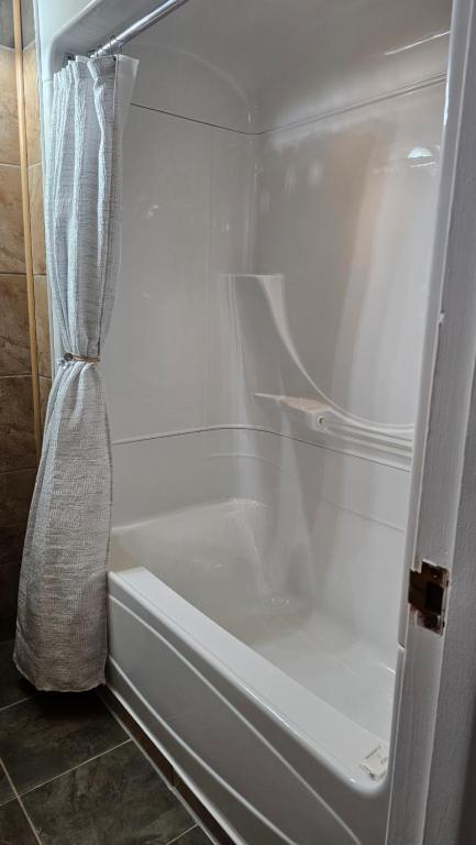 A bathroom at Gite Au P'tit Manoir B&B