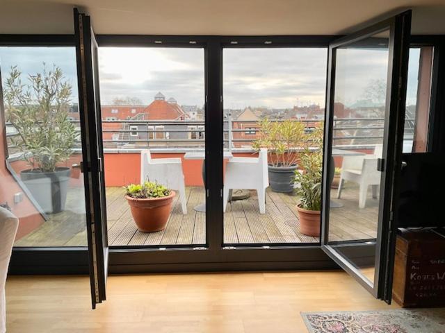 a view of a balcony with a table and chairs at Charmante Penthouse Wohnung in Krefeld