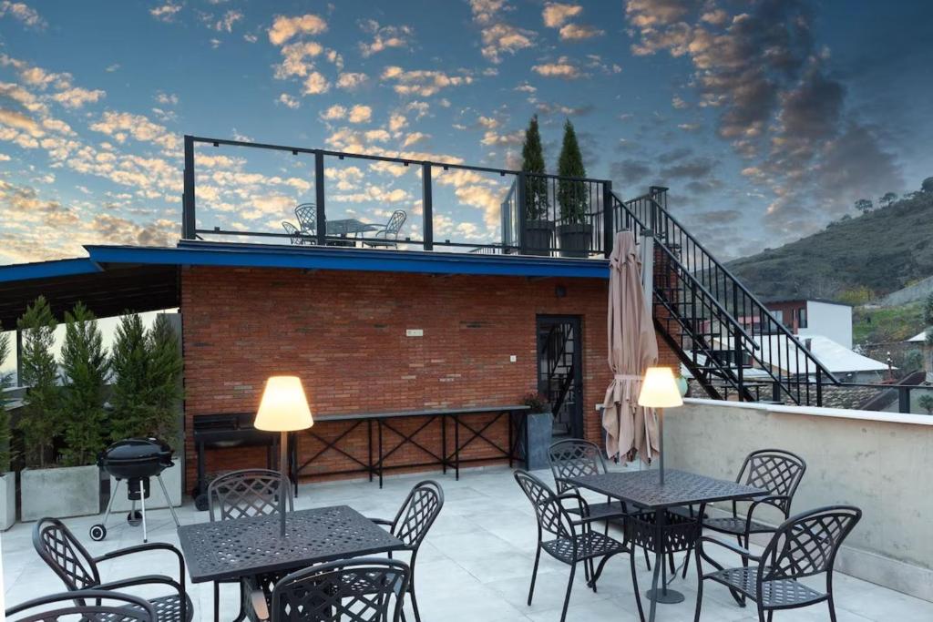 Nespecifikovaný výhled na hory nebo výhled na hory při pohledu z hotelu