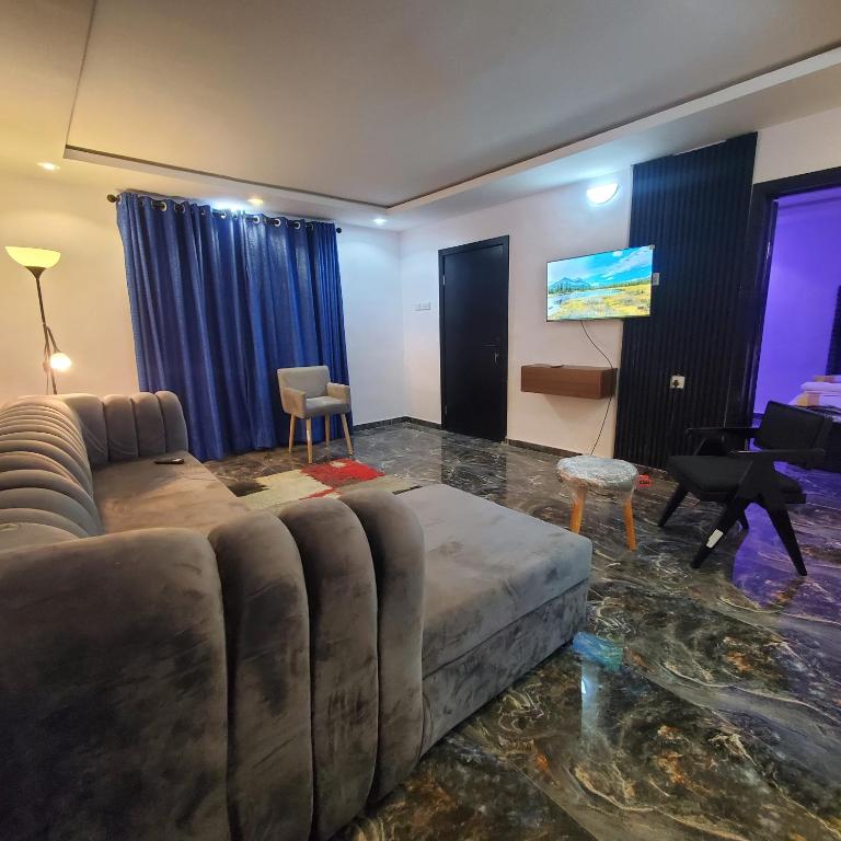TV a/nebo společenská místnost v ubytování WELTONS Apartment BABA YUSUF