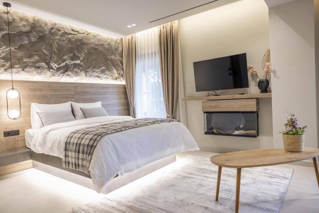 Ένα ή περισσότερα κρεβάτια σε δωμάτιο στο Polyzos Luxury Suites Meteora #7 - Adults Friendly