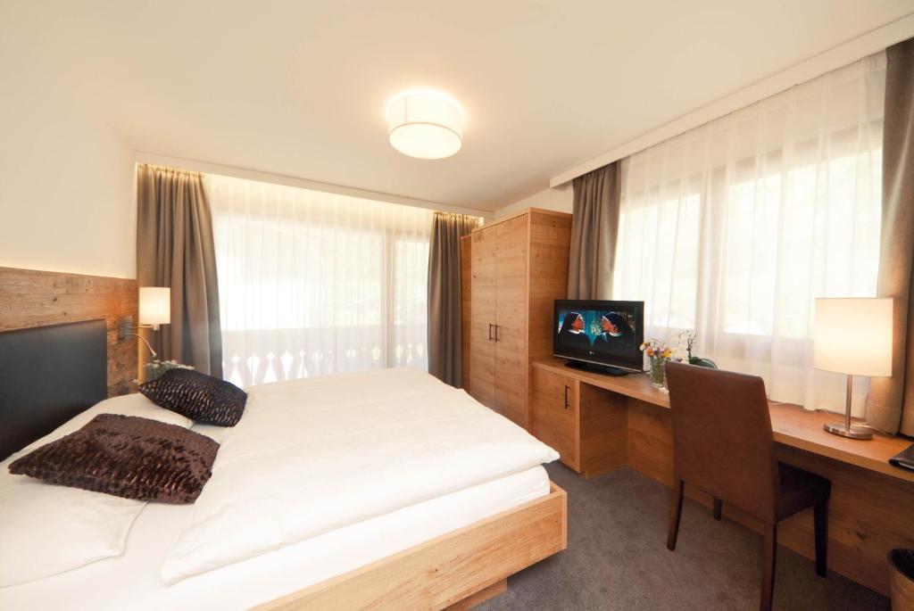 Postel nebo postele na pokoji v ubytování Waldpark Hotel Garni