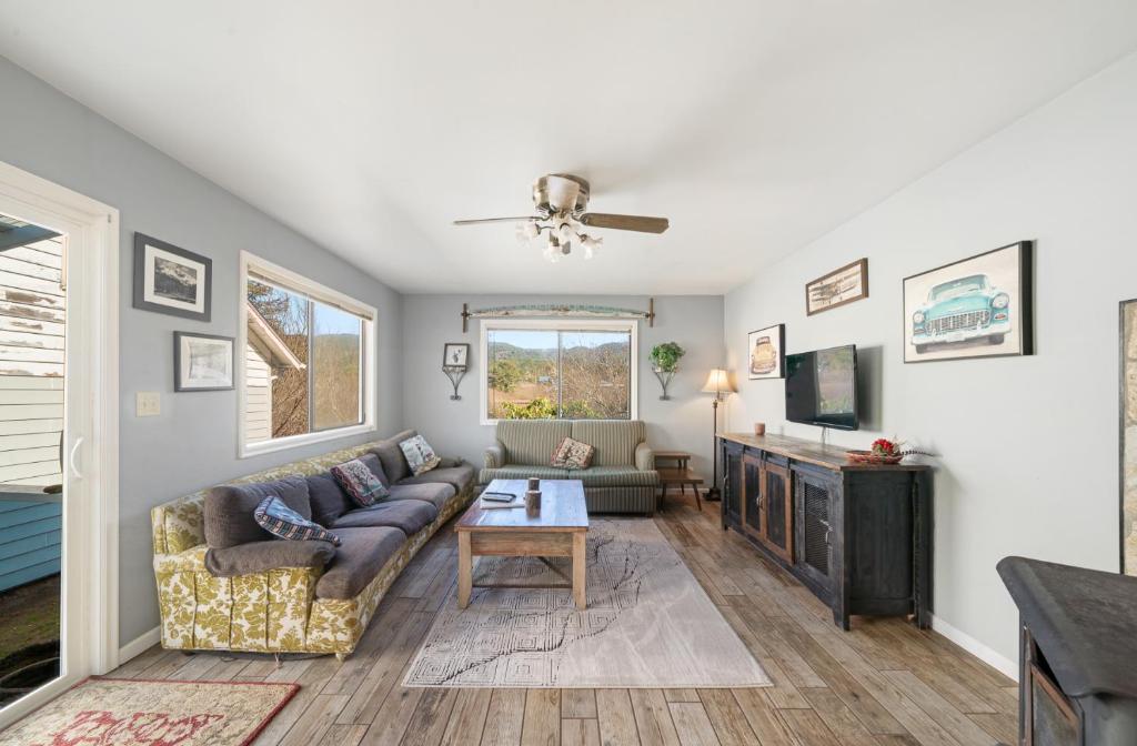 a living room with a couch and a tv at 3br Beach Cottage Pet-friendly Cozy Yard in Rockaway Beach