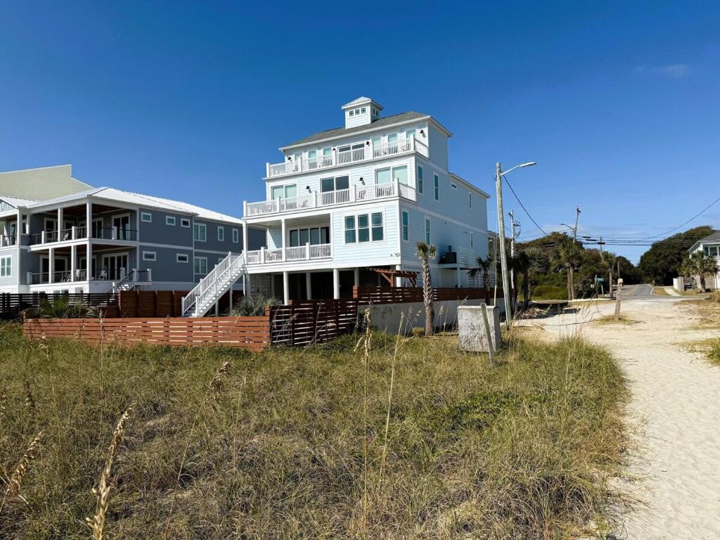 Bailey's Lighthouse Luxury Oceanfront Beach House, Myrtle Beach