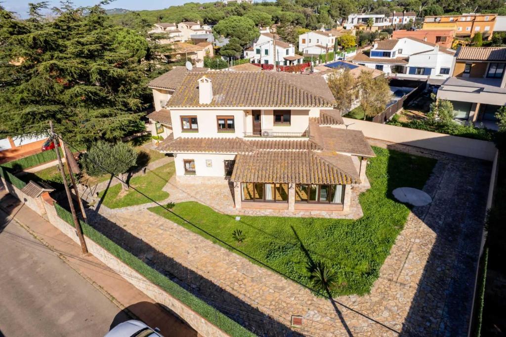 an aerial view of a house with a roof at Costabravasuites Villa Los Vientos in Calella de Palafrugell
