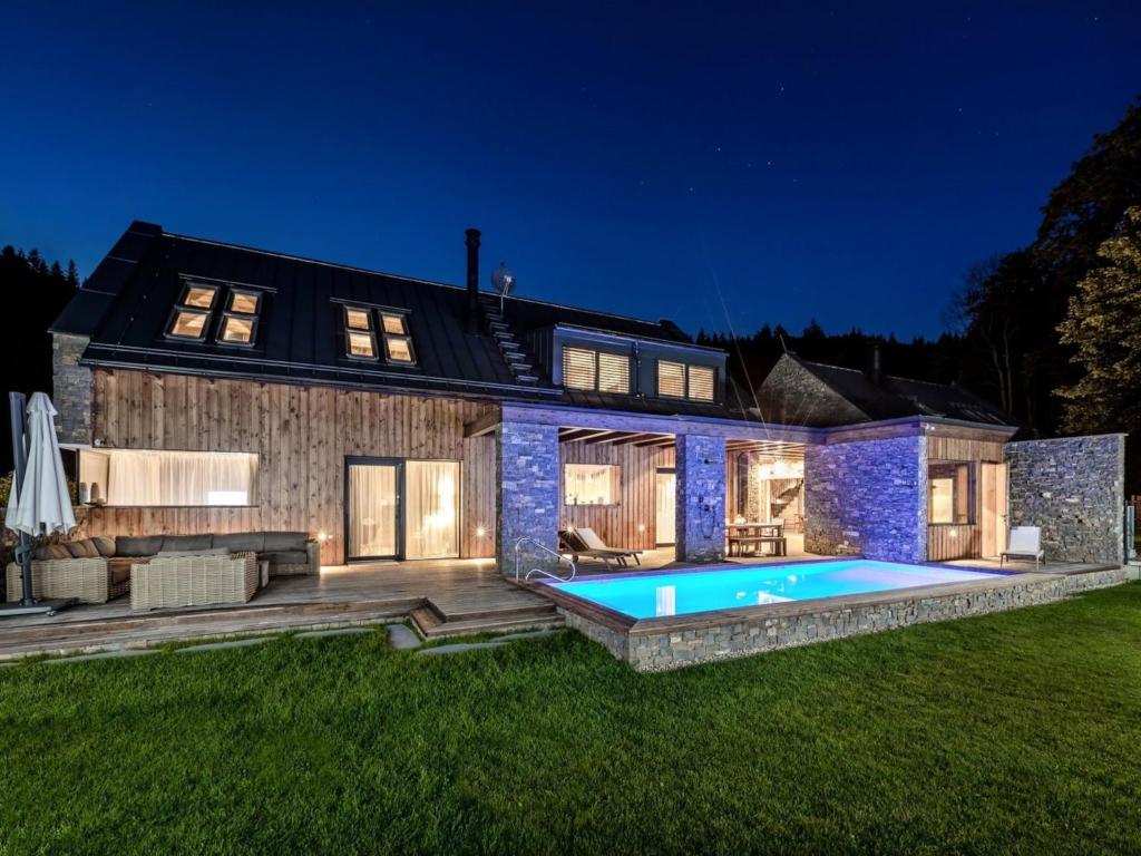 Fotografie z fotogalerie ubytování 6-bedroom villa in Moravia ve Velkých Karlovicích