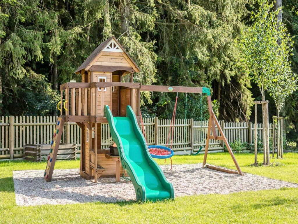 Fotografie z fotogalerie ubytování 6-bedroom villa in Moravia ve Velkých Karlovicích