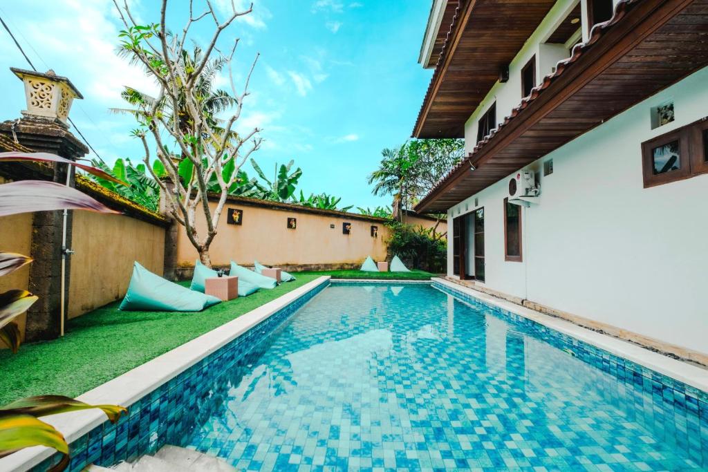 Bazén v ubytování Starloka Saba Bali Hotel nebo v jeho okolí