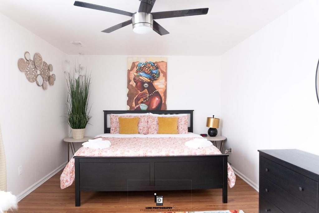 Beautifully Designed & Spacious Apartment in Newark 10mins from EWR Airport, Close to NYC and Beth Israel Hospital photo