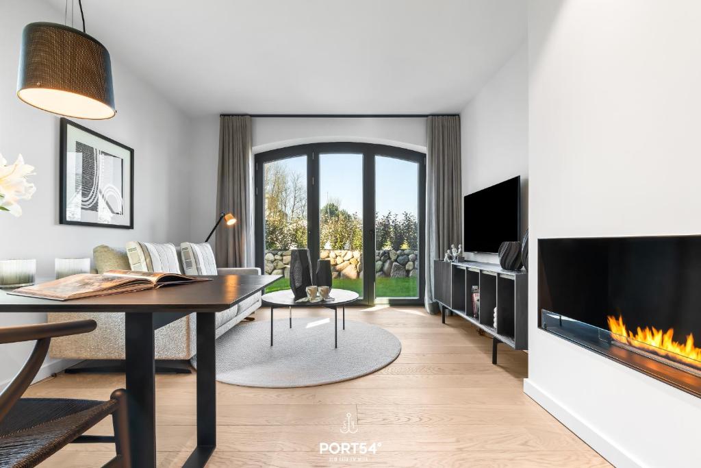 a living room with a tv and a fireplace at Brooklyn Bridge Suite List auf Sylt in List