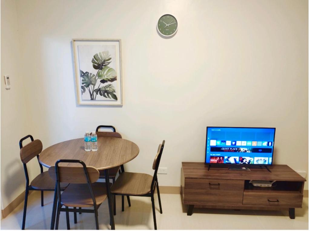 טלויזיה ו/או מרכז בידור ב-Unit A-616 at SM Style Residences