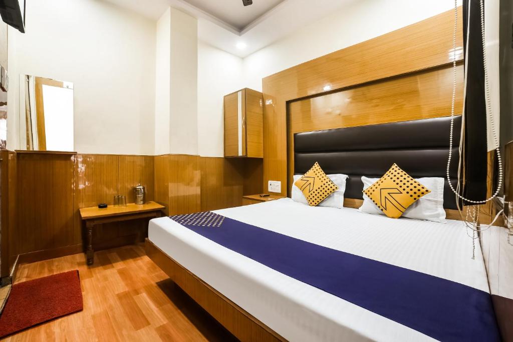 Postel nebo postele na pokoji v ubytování Hotel Silver Palace