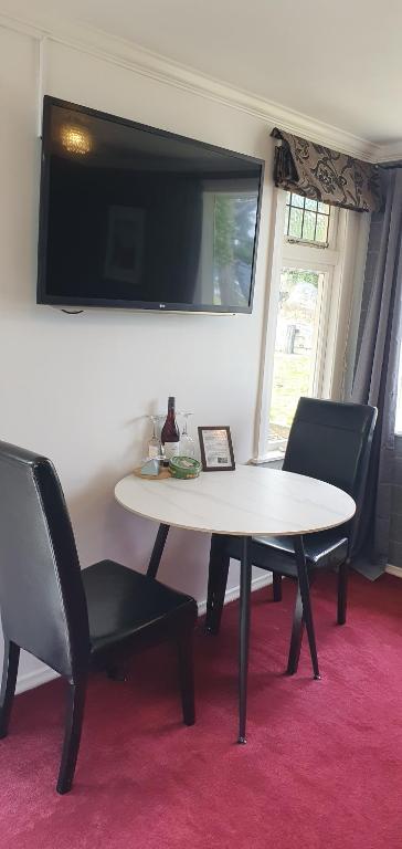 TV a/nebo společenská místnost v ubytování NEW Miromiro Serenity, entire guest house, central