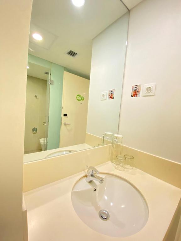 Koupelna v ubytování POP! Hotel Pemuda Semarang