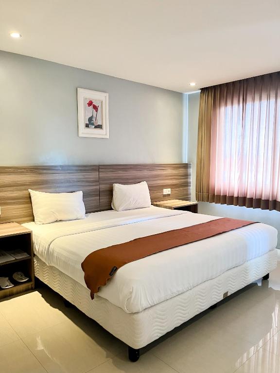 Postel nebo postele na pokoji v ubytování SM Tower Hotel and Convention Berau