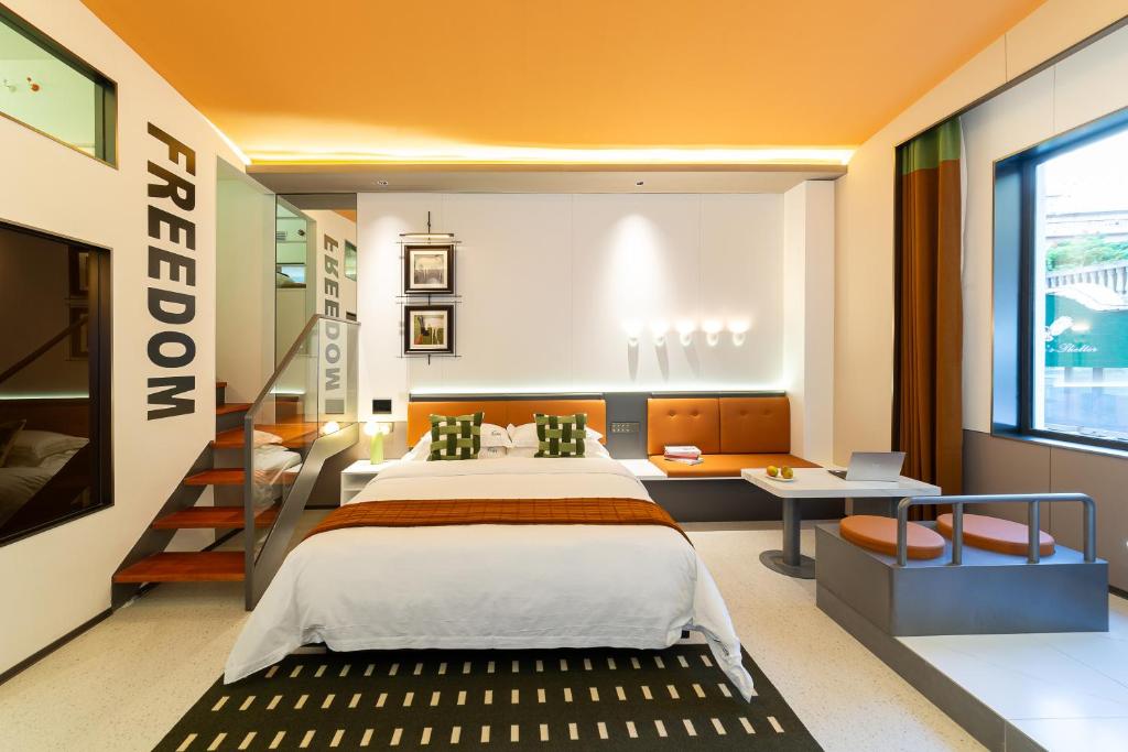 Postel nebo postele na pokoji v ubytování Vishan Keys Hotel 维尚潮宿