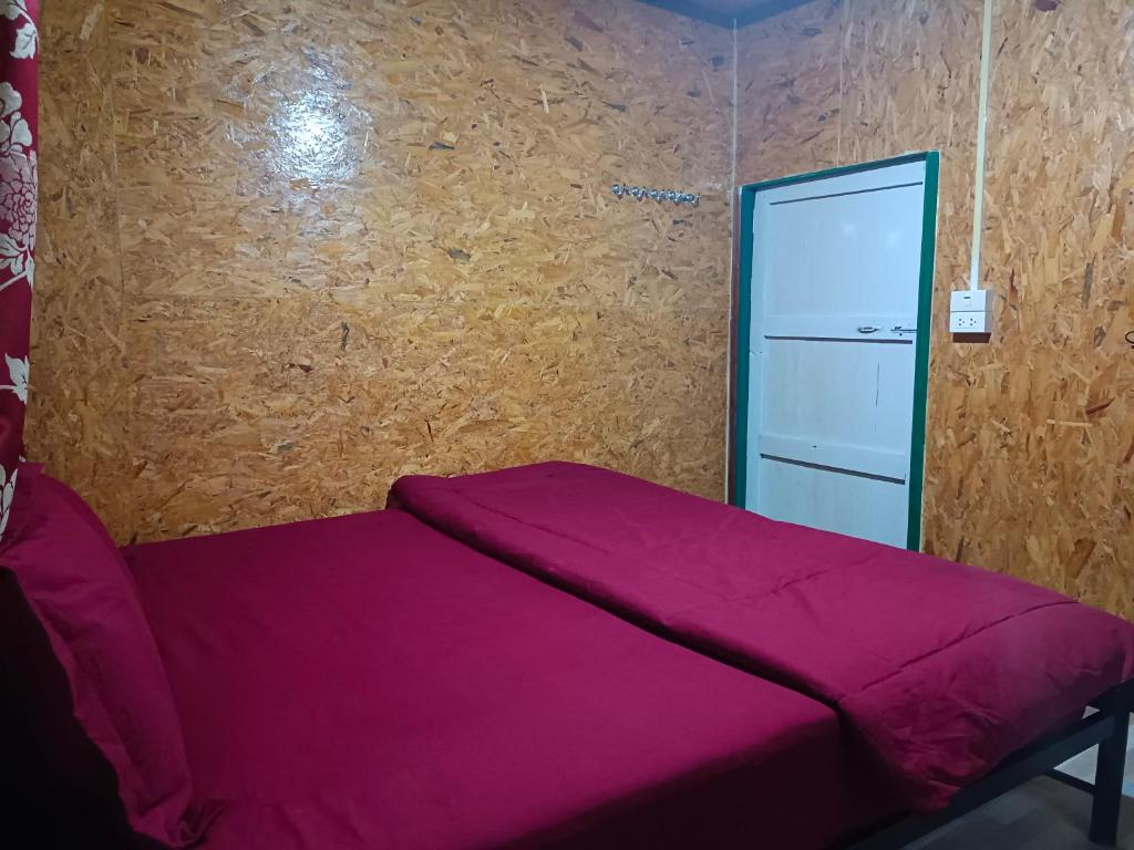 Postel nebo postele na pokoji v ubytování Gumpor Art Studio