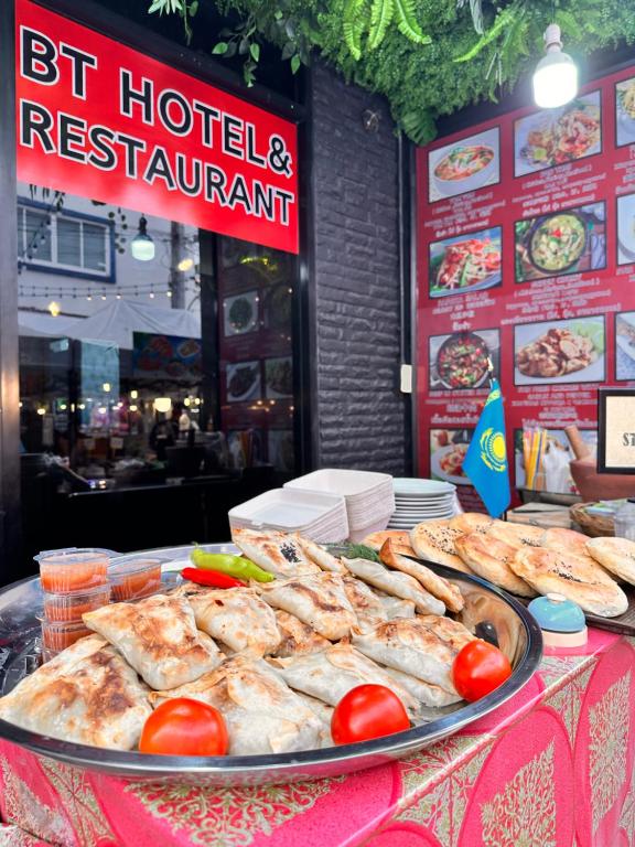 Jídlo v hotelu nebo okolí