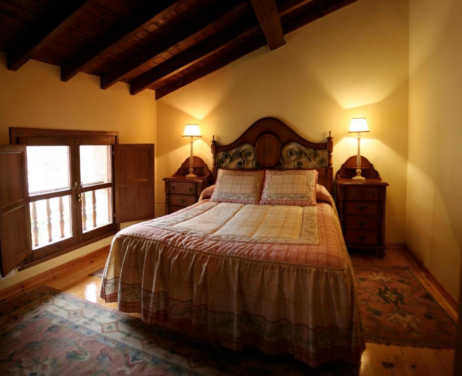 Postel nebo postele na pokoji v ubytování Casa Rural La Regoria
