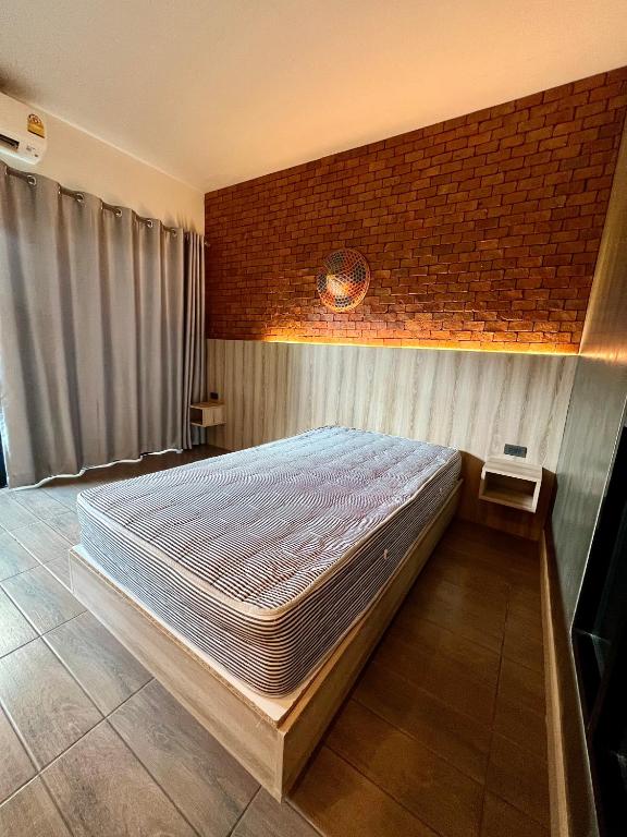 Postel nebo postele na pokoji v ubytování Bang Tao cozy studio