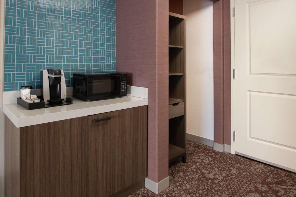 Hilton Garden Inn Fontana - Suite Deluxe Con Cama Extragrande
