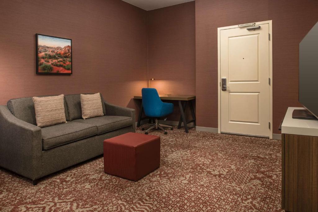 Hilton Garden Inn Fontana - Suite Junior Con Cama Extragrande