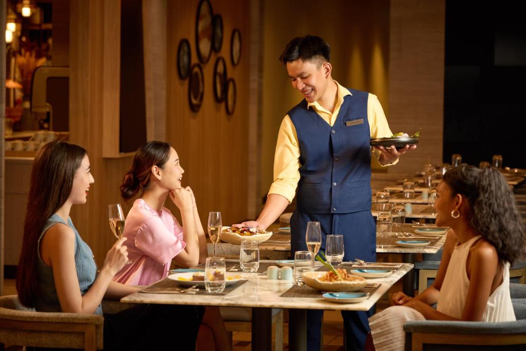 Courtyard by Marriott Bangkok Sukhumvit 20 - Resim 8