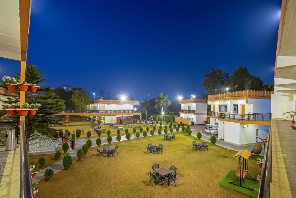 Zahrada ubytování Aapno Ghar Resort & Amusement Park
