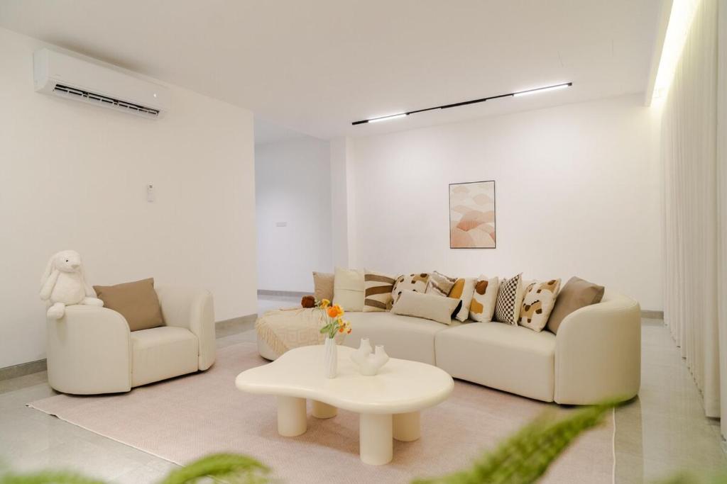 a living room with two couches and a coffee table at Georgetown Bright & Kid-Friendly KTV 3BR 15pax C in George Town