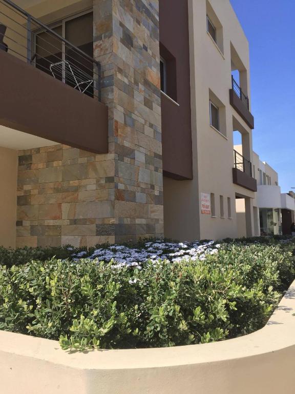 a garden in front of a building at Niro Apartments in Polis Chrysochous