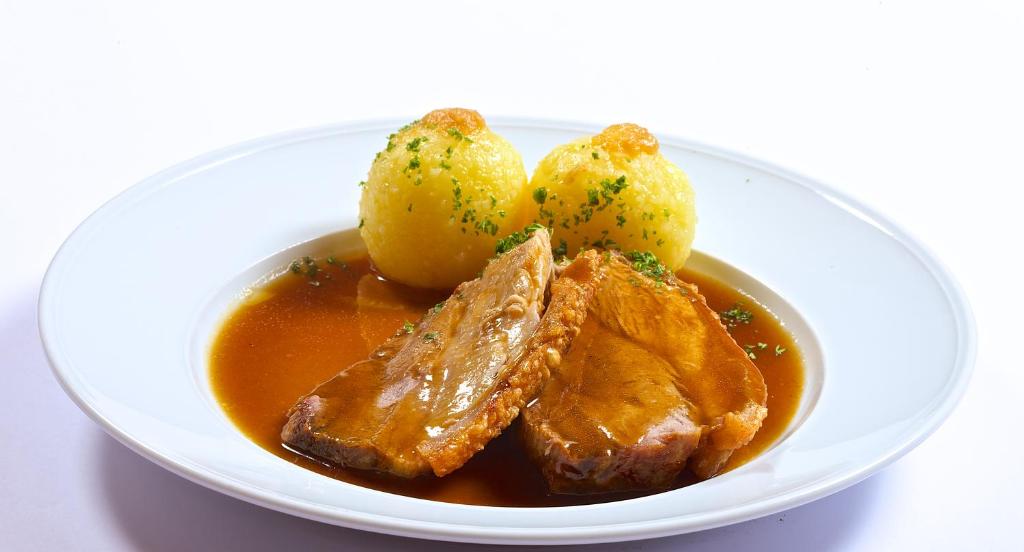 Jídlo v hotelu nebo okolí