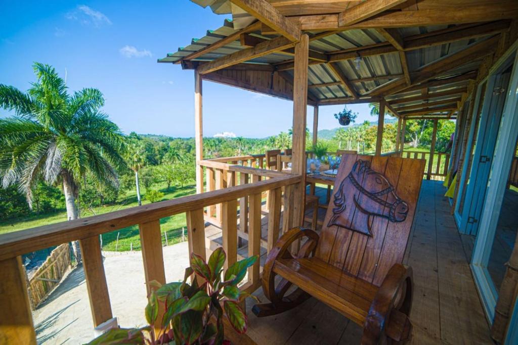 Natural Retreat with Jacuzzi and Stunning Views in Vista al Valle