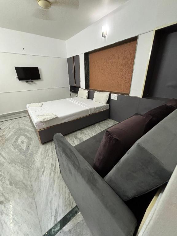 TV a/nebo společenská místnost v ubytování Pushpak Resort