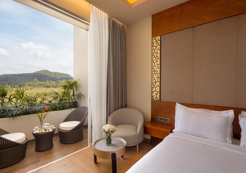 Nespecifikovaný výhled na hory nebo výhled na hory při pohledu z hotelu