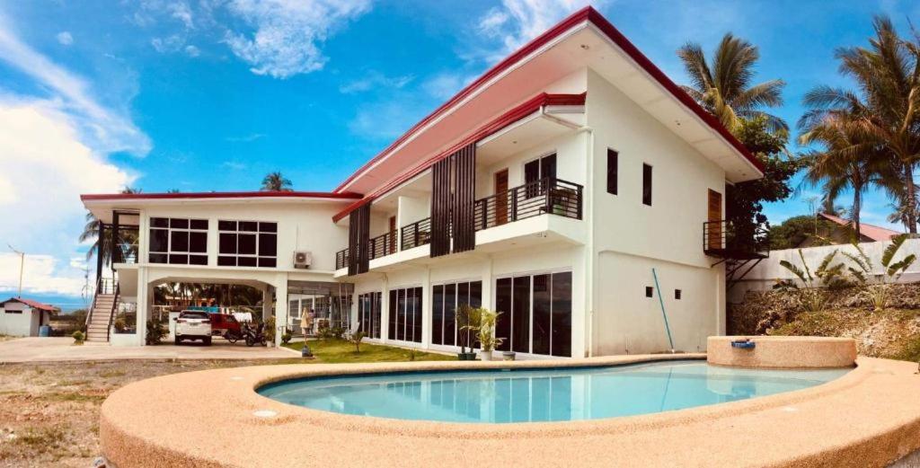 Bazén v ubytování Elnora Delmar Travellers Inn nebo v jeho okolí