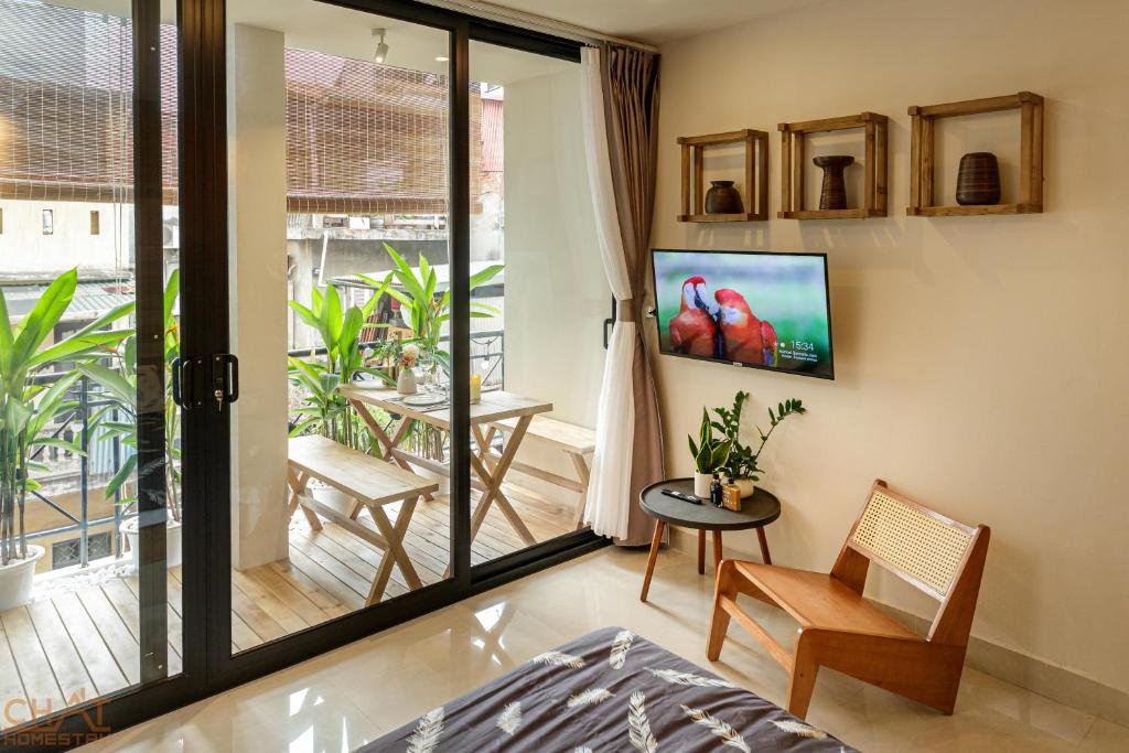 TV a/nebo společenská místnost v ubytování Hanoi Heritage Hideaway- Homestay CHẤT - Private Self-check-in