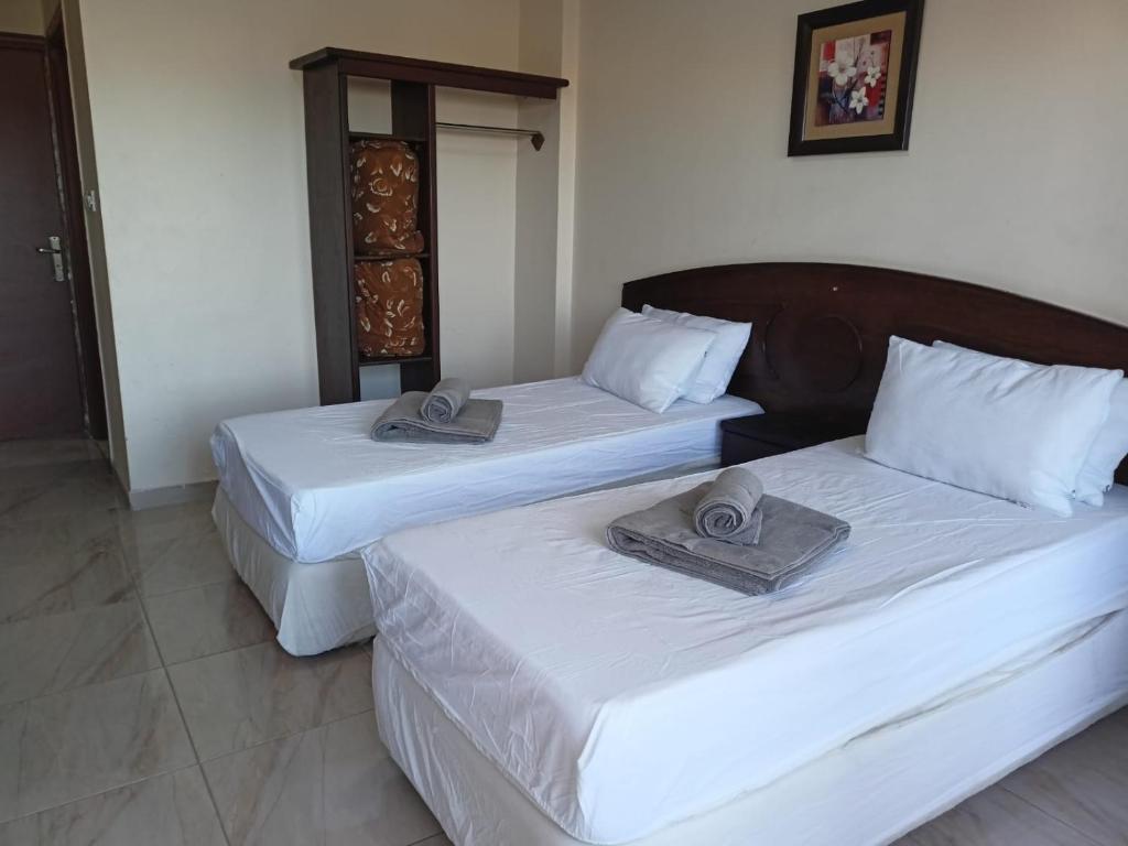 Postel nebo postele na pokoji v ubytování Baraka Al Aqaba Hotel Suites