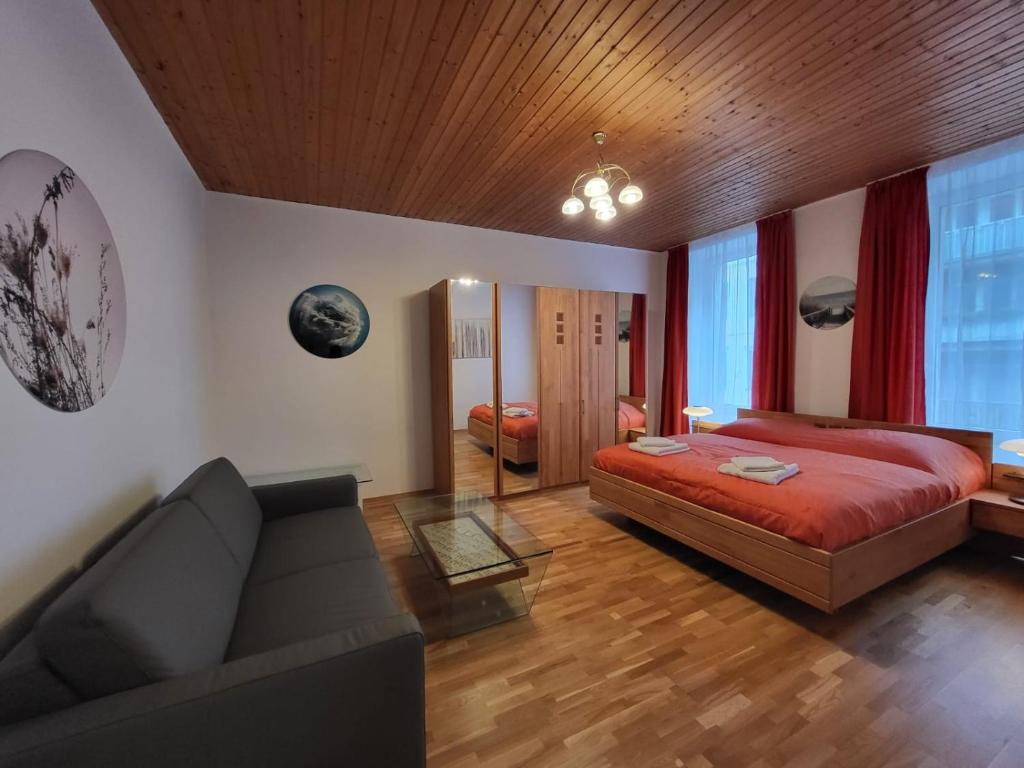 Uma cama ou camas num quarto em Classic Apartment I Close to Main Station I 10 Minutes to Belvedere