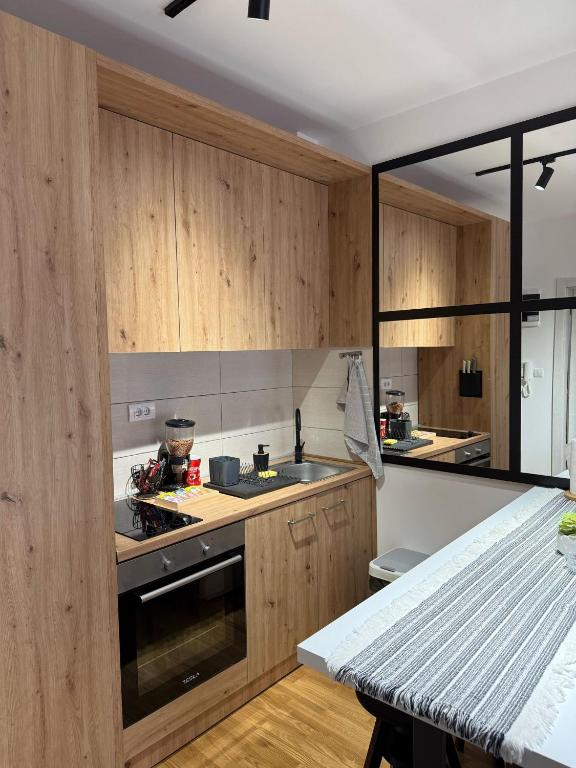 Kuchyň nebo kuchyňský kout v ubytování Royal apartmani Vrnjačka Banja